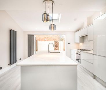 3 bedroom terraced house to rent - Photo 5