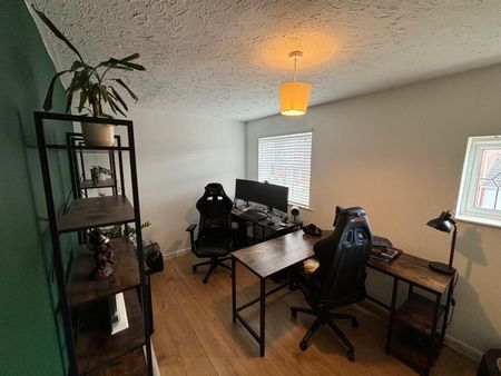 3 bedroom House To Let Total Size: 958 SQ FT - Photo 3