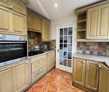 Three-Bedrooms Detached House - Photo 2