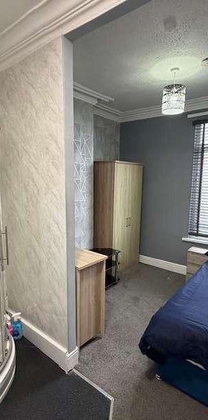 Thornton Avenue, Plymouth, PL4 - Photo 1