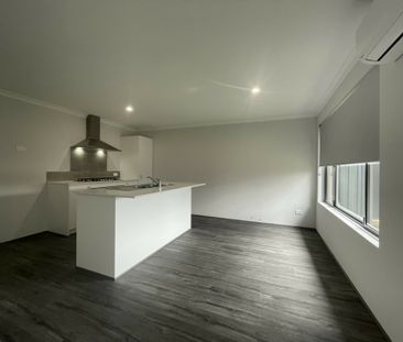 Three Bedroom Dual Living Property! - Photo 4