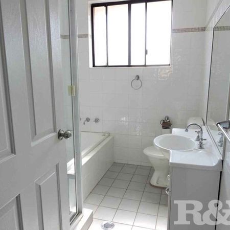 3 BEDROOM TOWNHOUSE IN BOUTIQUE COMPLEX - Photo 4