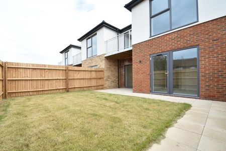 Peel Close, Tatling End, Gerrards Cross,SL9 - Photo 5