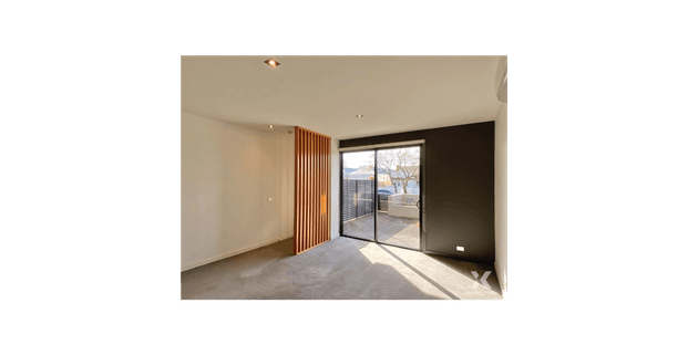 Stunning 3 Bedroom Townhouse - Photo 1