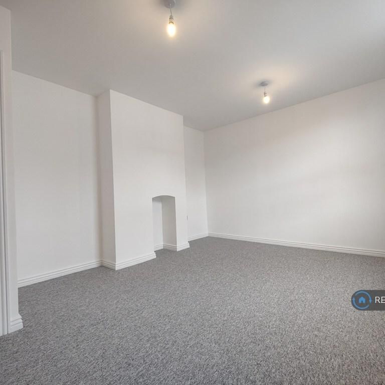 3 bedroom end of terrace house to rent - Photo 1