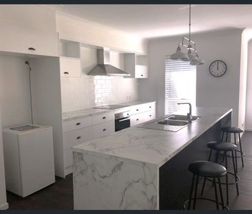 Modern family home - Photo 6