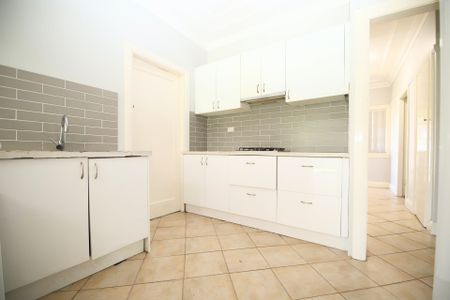 Four Bedroom Family Home - Photo 3