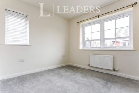 3 bedroom detached house to rent - Photo 3