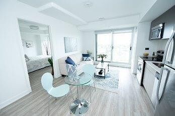 Centretown mid-rise modern apartment building. - Photo 4