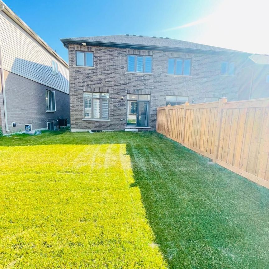 For Lease - 65 Copperhill Heights, Barrie, Ontario - Photo 1