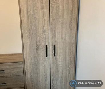 1 bedroom in a house share to rent - Photo 4