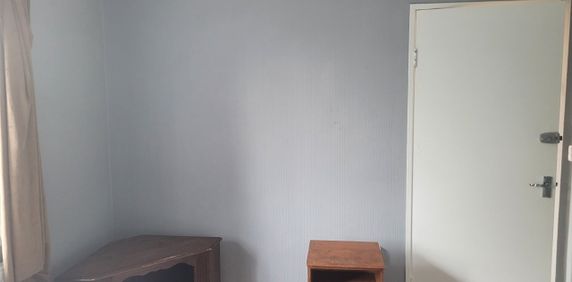 Room in a Shared House, Windrush Road, SO16 - Photo 2