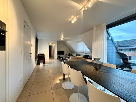 Ruim appartement met 2 slaapkamers, 2 terrassen en garagebpx - Foto 3