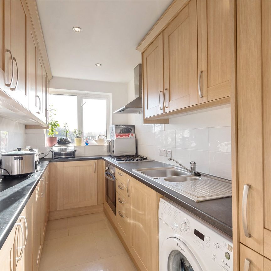 Medina Close, Wokingham Medina Close, Wokingham - Photo 1