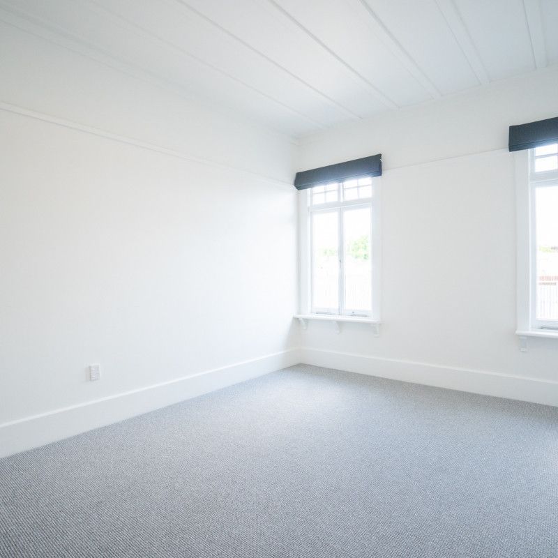 Two Bedrooms, Fantastic Location! - Photo 1