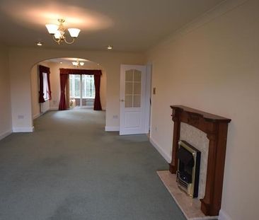 3 bedroom detached house to rent - Photo 3