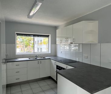 2 Bedroom Unit on Chevron Island - Stunning Views - Photo 3