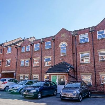 2 Bedrooms Headingley Rise - Photo 1