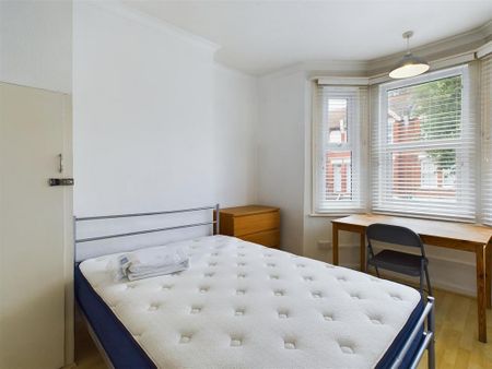 4 bedroom terraced house to rent - Photo 2