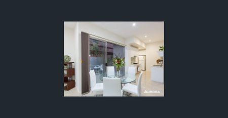 Luxurious Two-Level Townhouse in Morningside’s Premier Precinct - Photo 4