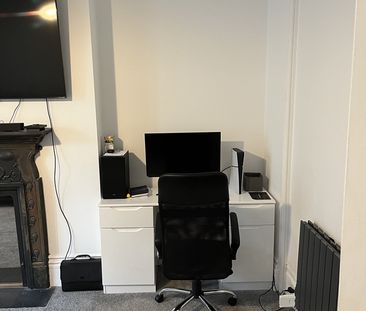 1 Bed Flat, Buckingham Road, BN1 - Photo 4