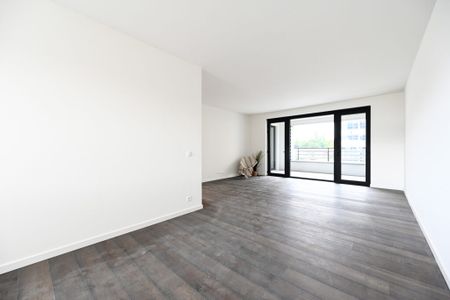 Zeer licht en ruim 1slaapkamerappartement met groot terras in project Zilverkwartier te Berchem - Photo 3