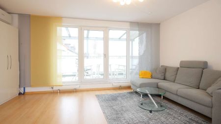 Große 1-Zimmer-Wohnung mit Balkon, Internet und Reinigung - Photo 2