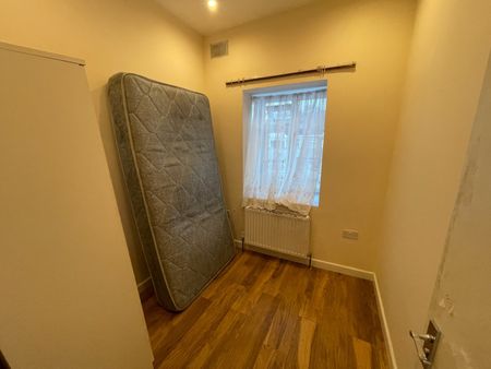 2 Bed Flat, Bowrons Avenue, HA0 - Photo 2