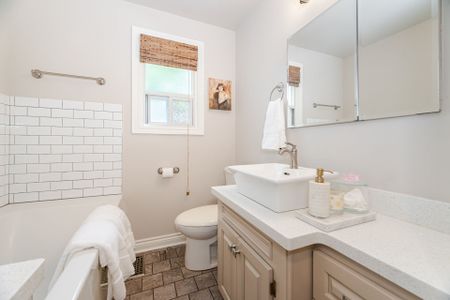 For Lease - 15 Kemano Road Unit# Entire house, Aurora, Ontario - Photo 5