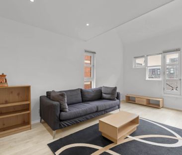 Price £2,250 pcm - Available 23/07/2026 - Furnished - Photo 2