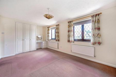 5 bedroom detached house to rent - Photo 4