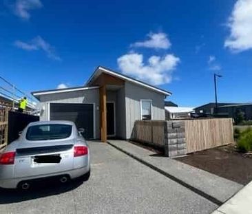 3 Bedroom Chrysler Street! - Photo 1