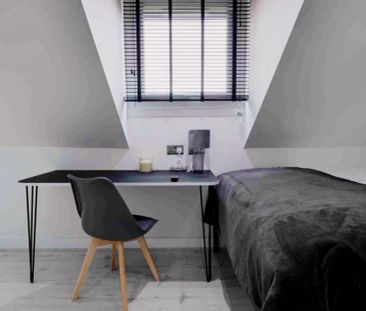 2 Beds 5 Baths - Photo 4