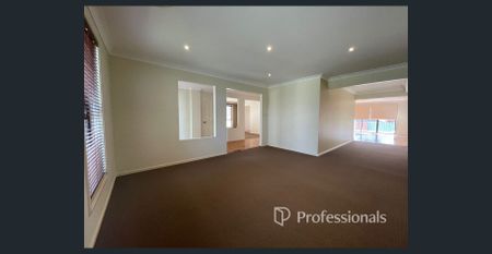 Spacious Family home with a swimming pool - Photo 3