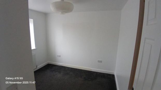 3 bedroom end of terrace house to rent - Photo 1