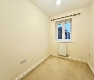 3 bedroom end of terrace house to rent - Photo 2