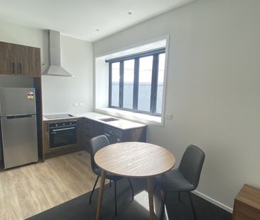 Modern 1-bedroom apartment on Queens Gardens. - Photo 5