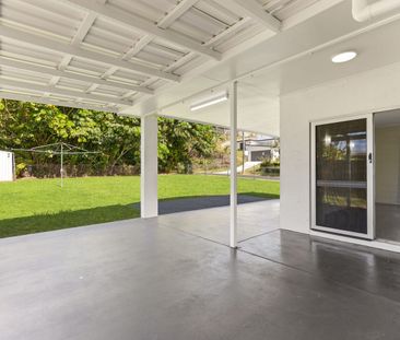 THREE BEDROOM FAMILY HOME WITH LARGE YARD - Photo 6