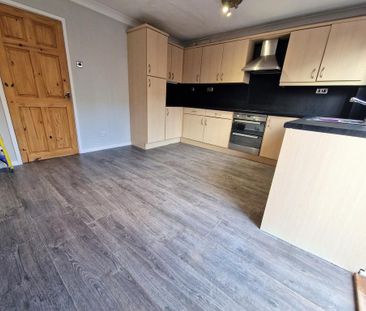 3 bedroom semi-detached house to rent - Photo 5