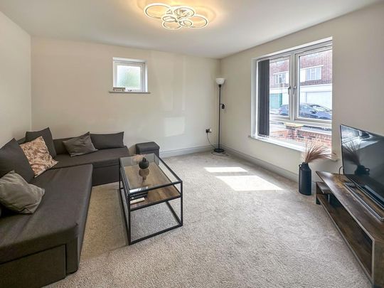 4 bedroom semi-detached house to rent - Photo 1