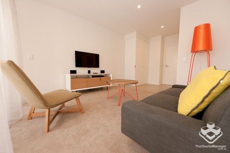 $640 per wk + 1 Car park + Fully Furnished - Photo 3