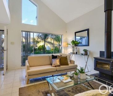 Open the Door To Marina-Side Luxury - Photo 1