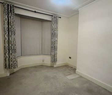 Flat 1, 143 Carholme Road, Lincoln - Photo 1