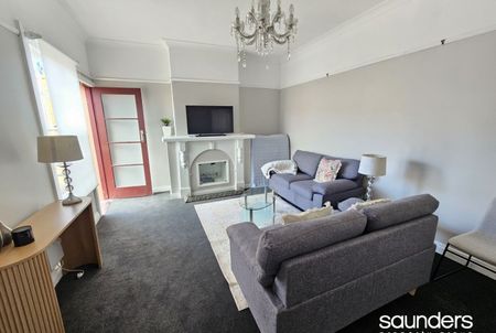 Fully furnished unit walking distance to lgh - Photo 2