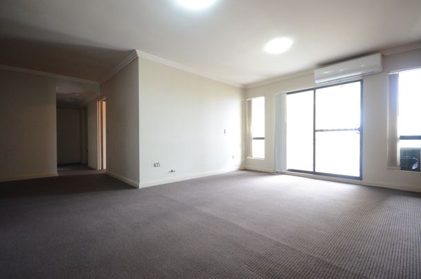 Lovely 2 Bedroom in Handy Location! - Photo 1