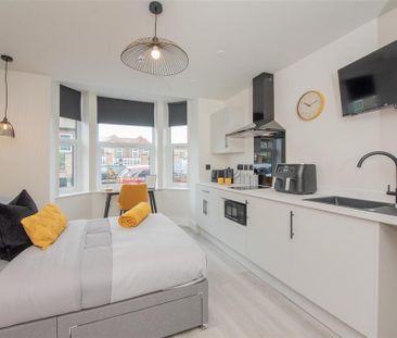 1 bedroom in a house share to rent - Photo 3