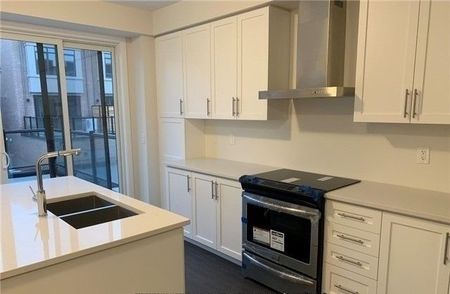 For Lease - 149 Salterton Circle, Vaughan, Ontario - Photo 2