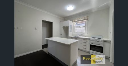 3 Bedroom home in highly sought after location! - Photo 3