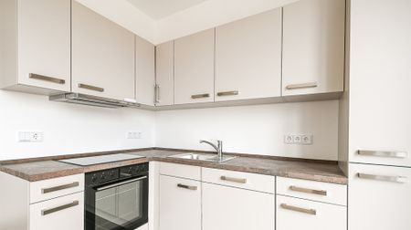 PARKSTADT KARLSHORST - 3-ZIMMERWOHNUNG MIT FUSSBODENHEIZUNG, EINBAUKÜCHE, BALKON, AUFZUG - Photo 2