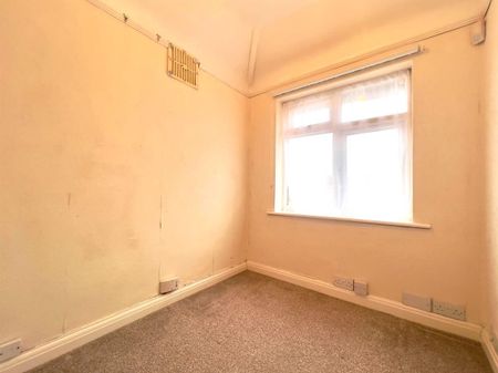 Gresham Road, Hillingdon, UB10 - Photo 4